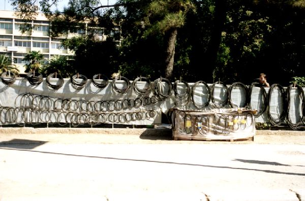 Tirana - Handel mit Keilriemen am Wegesrand