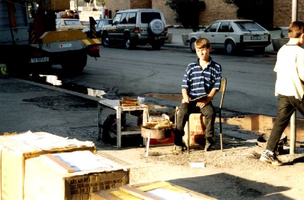 Tirana - Strassenhandel (geroestete Maiskolben)