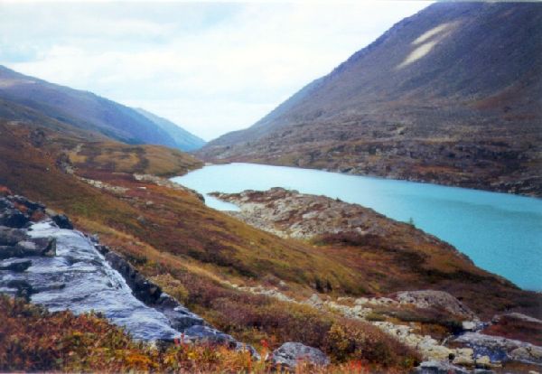 Unterer Aktschansee nahe dem Gletscher
