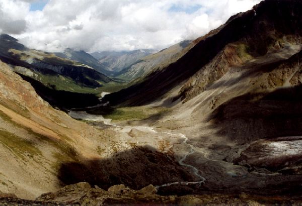 Gletscherzunge und -tor des Mensu-Gletscher