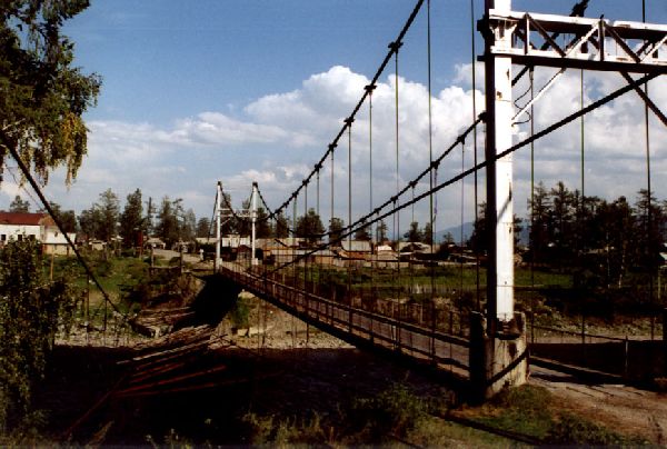 Alte und neue Flussquerung